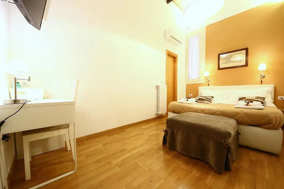 Talismano Luxury Rooms & Apartments 2*, Naples